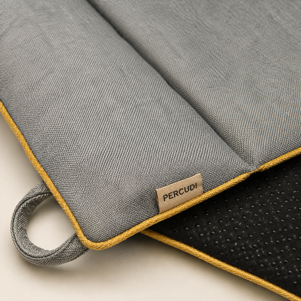 Close-up of the textured fabric, carry handle, piping and non-slip pet mat base